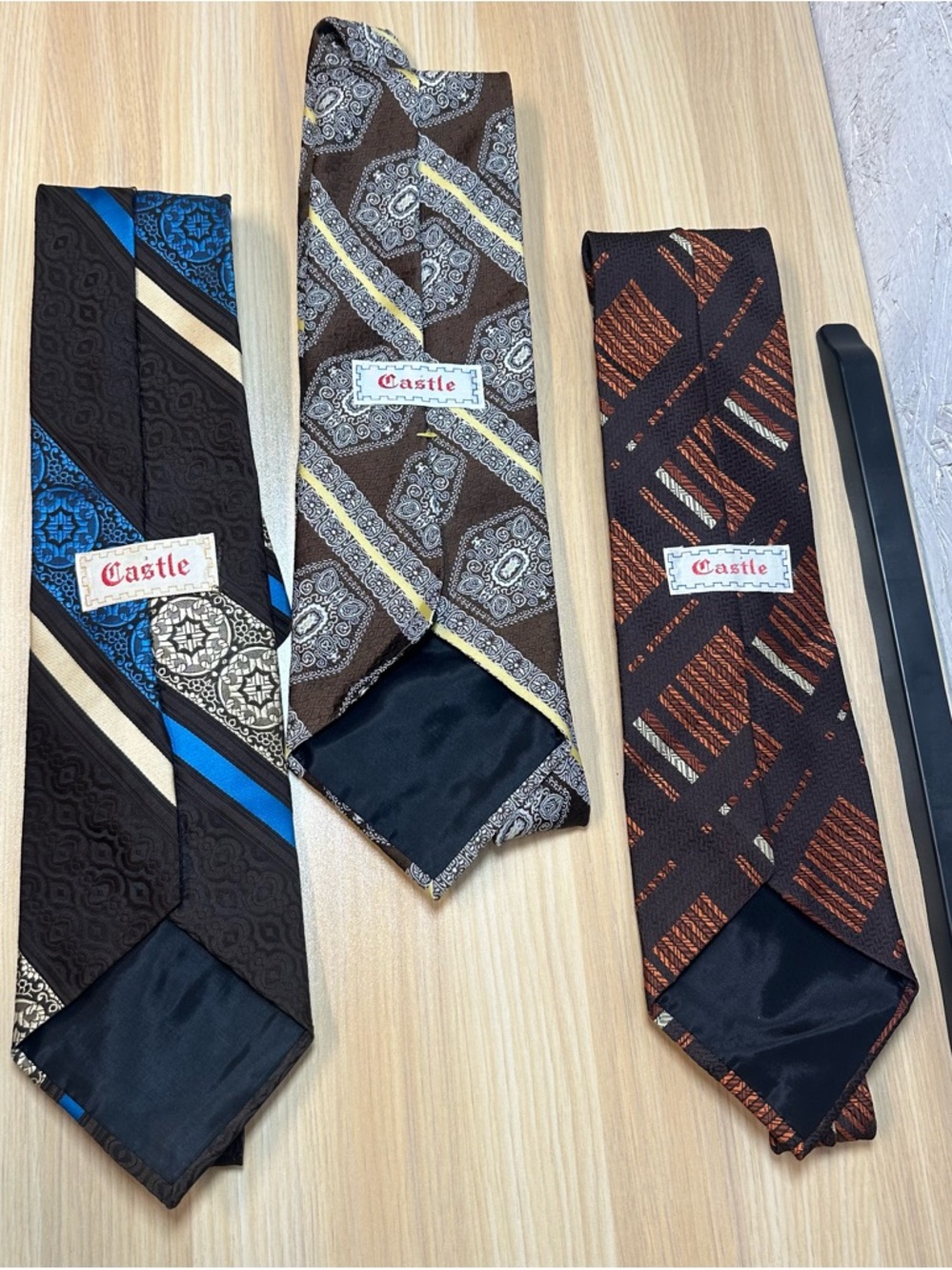 Men's 3 Pack vintage 1970 Castle Ties - Picture 2 of 2
